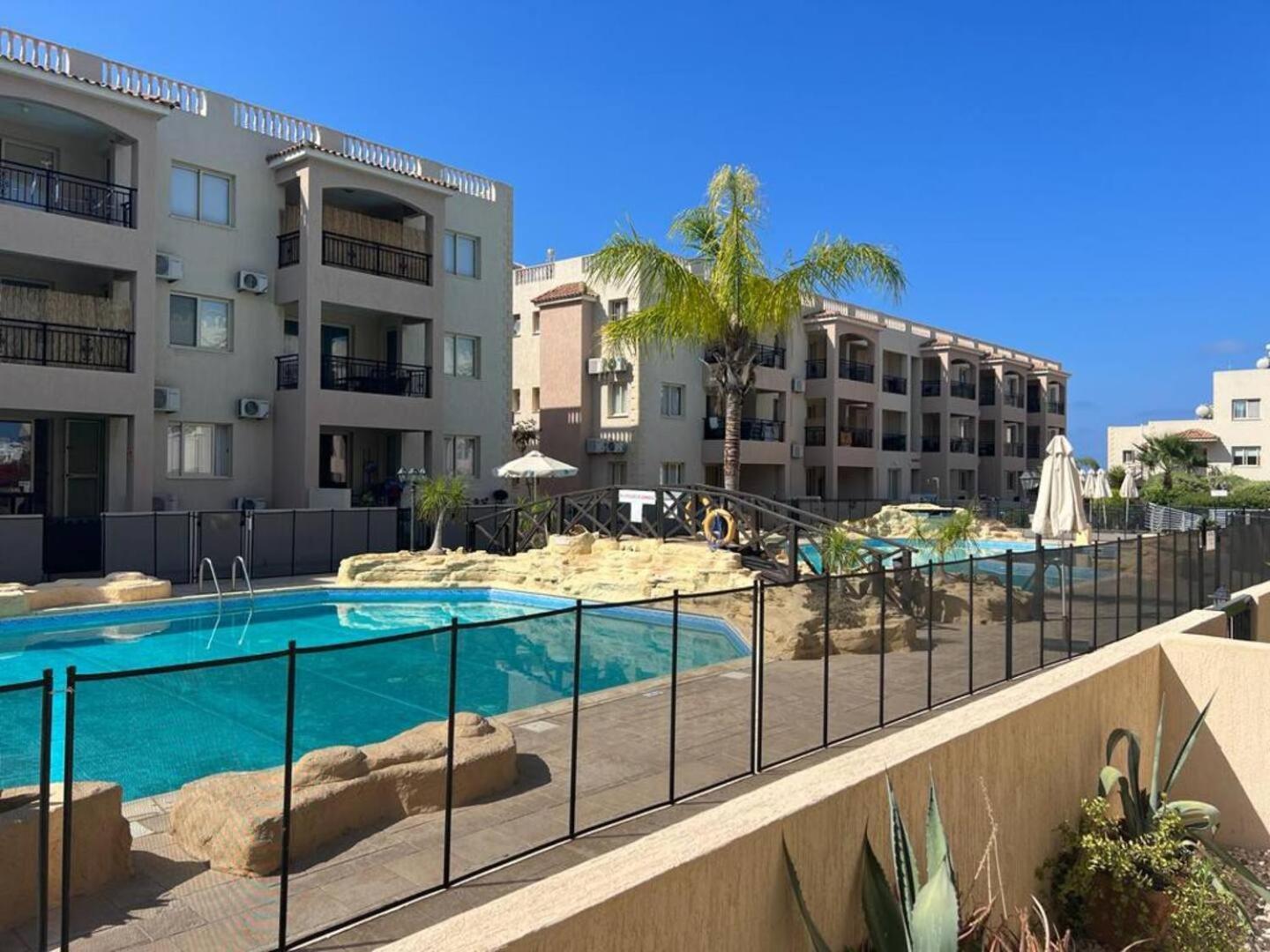 Appartement Royal-Seacrest Oasis, Pool-Side à Paphos Extérieur photo